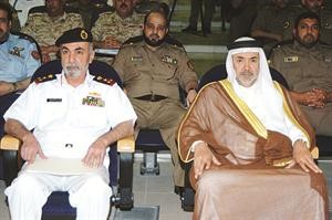 السفير الشيخ خليفة بن حمد ال خليفة خلال المحاضرة﻿
