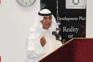 جاسم السعدون متحدثا خلال ندوة التنمية بين الخيال والواقع
