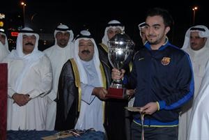 ويسلم الكاس للفائز﻿