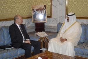 الشيخ صباح الخالد مستقبلا السفير جينادي تراسوف
