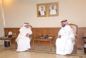 الشيخ ثامر العلي مستقبلا السفير دعبدالعزيز الفايز
