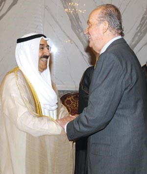 صاحب السمو الامير الشيخ صباح الاحمد مستقبلا ملك اسبانيا خوان كارلوس