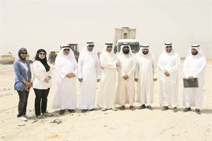 جانب من زيارة م جنان بوشهري ومانع العجمي وم عبدالله العنزي وعبدالله الكندري الى موقع ردم النفايات﻿