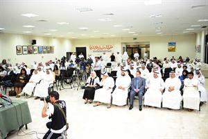 جمع من الحضور يتابع ندوة البدون

