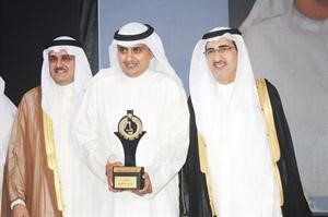 ماحمد المنفوحي يتسلم تكريمه﻿