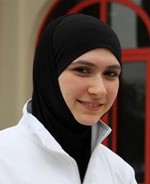 الاماراتية زهرة لاري
