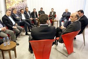 دسمير جعجع مستقبلا وفد من نواب 14 اذار في معراب امس محمود الطويل