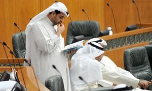 الشيخ محمد العبدالله يقرا اللائحة﻿