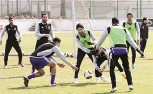 لاعبو الاهلي في تدريب سابق
