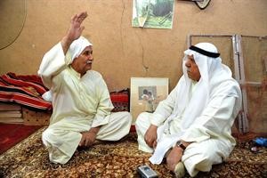 صبيح ابو حمد متحدثا للزميل منصور الهاجري
