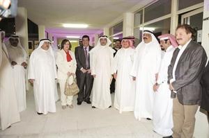وكيل التعليم العالي يتوسط المخرج فؤاد الشطي ومحمد المنصور ودفهد السليم والكاتبة القديرة عواطف البدر ودفهد الهاجري وعميد كلية اداب الاسكندرية داشرف فراج﻿