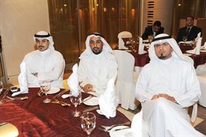 الزميل عبدالكريم العبدالله وعبداللطيف البذالي اثناء الحفل