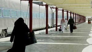 السعودية: «الأمر بالمعروف» تطالب بعزل النساء عن الرجال بالمستشفيات.. ودراسة قانون لحماية الموظفات من التحرش