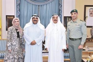 الشيخ مشعل الاحمد مستقبلا انور بورحمة وشذى الفوزان
