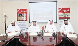 من اليمين مراقب شؤون المتبرعين امين النبهان ومدير عام الهيئة سليمان شمس الدين ونائب مدير عام الهيئة اياد الشارخ ورئيس فريق اغاثة سورية صلاح الجارالله متين غوزال
