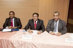 لاي بيريرا واشرف جاد خلال المؤتمر الصحافي
