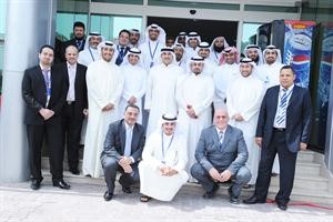 لقطة جماعية لمسؤولي وموظفي الشركة بعد افتتاح الكراج﻿