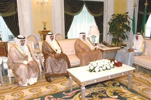سمو ولي العهد مستقبلا الشيخ احمد الخالد والشيخ صباح الخالد والشيخ محمد العبدالله