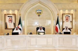 سمو رئيس الوزراء الشيخ جابر المبارك مترئسا جلسة المجلس بحضور الشيخ احمد الحمود والشيخ احمد الخالد