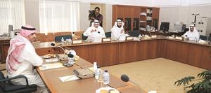الشيخ د محمد الصباح لدى حضوره اجتماع لجنة التحقيق في قضية التحويلات ويبدو النواب د فيصل المسلم وفيصل اليحيى وخالد الطاحوس