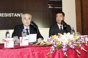 احمد مرحبا وتسونيو ناجاي خلال المؤتمر للاعلان عن ساعات كاسيو الجديدة ﻿