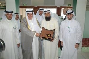 وكيل وزارة التجارة والصناعة عبدالعزيز الخالدي في جناح بيتك
