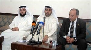 دعبدالله الشايجي ومحمد الدلال ود جمعان الحربش خلال الندوة