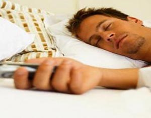 الهاتف الخليوي مفاعل نووي صغير لا تتركه مفتوحاً في غرفة نومك