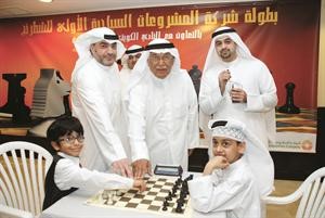 حسن جمعة وجاسم الشميس وطاهر الخطيب مع الناشئين يوسف ابوالحسن وعبدالعزيز الفرس﻿