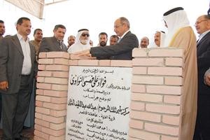 درشيد الحمد يضع حجر الاساس للمركز الطبي ﻿