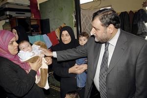 النائب خالد ظاهر يتفقد النازحين السوريين برفقة الانباء	محمود الطويل﻿