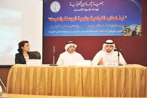 فان هيس ودعلي الزعبي ودفايز الفضلي خلال الندوة سعود سالم
