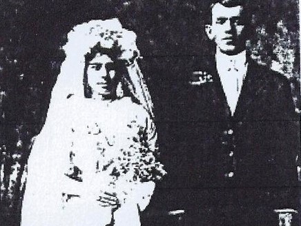 الناجية بنورة ايوب، تزوجت في سبتمبر 1912 من اللبناني مخايب ديوب