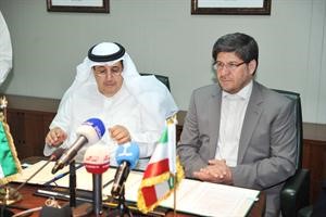 عبدالعزيز الخالدي خلال اجتماع التجارة بالوفد التجاري الايراني سعود سالم﻿