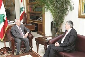 الرئيس اللبناني ميشالسليمان مستقبلا السفير السوري علي عبدالكريم علي في بعبدا امس	محمود الطويل﻿