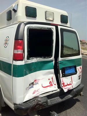 مركبة هشمت سيارة إسعاف في حارة الأمان