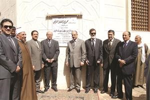 درشيد الحمد ودعلي عبدالرحمن خلال افتتاح المسجد﻿
