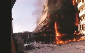 صورة بثها ناشطون لاحد الابنية المدمرة جراء قصف القوات الحكومية لحي جورة الشياح في حمص﻿