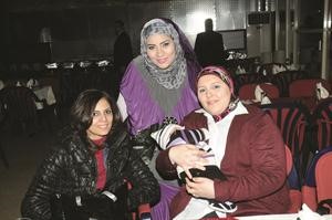 الزميلتان رندى مرعي وندى ابونصر مع الزميلة الاء خليفة
