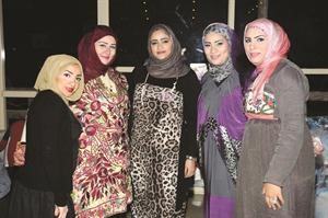 الزميلة الاء خليفة مع شيماء وايمان وسارة وابرار في لقطة تذكارية
