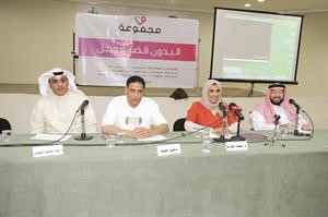 المتحدثون في الندوة طالب العنزي ودشيخة المحارب ودخيل الخليفة وعبدالحكيم الفضلي قاسم باشا