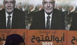 ملصقات دعائية للمرشح الرئاسي في مصر دعبدالمنعمابوالفتوح