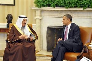 الرئيس الاميركي باراك اوباما ملتقيا صاحب السمو الملكي الامير سلمان بن عبدالعزيز وزير الدفاع السعودي في البيت الابيض امس الاول	واس﻿