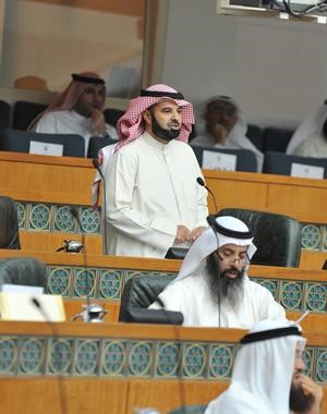  مبارك الوعلان ويبدو نايف المرداس
