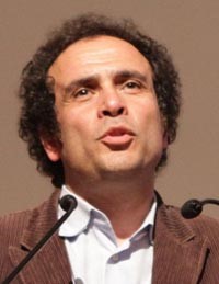 عمرو حمزاوي
