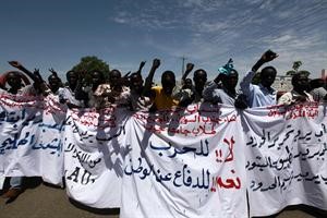 مؤيدون لحركة تحرير السودان يتظاهرون دعما للجنوب رويترز