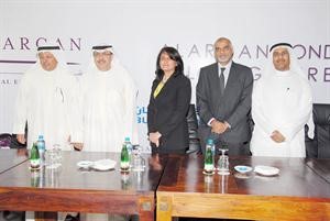 لقطة جماعية للمشاركين في اصدار السندات 