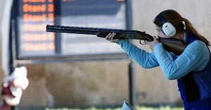 ماليزية حامل في الأولمبياد والملكية البحرية تناور