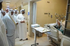 سمو الشيخ ناصر المحمد يطمئن على سمير هاني الشمري