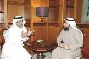 فهد السنيدي متحدثا للزميل ضاري المطيري